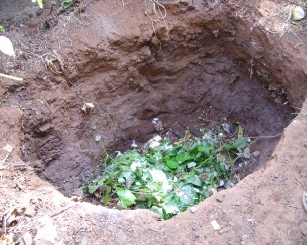 Глубина компостной ямы в грунте