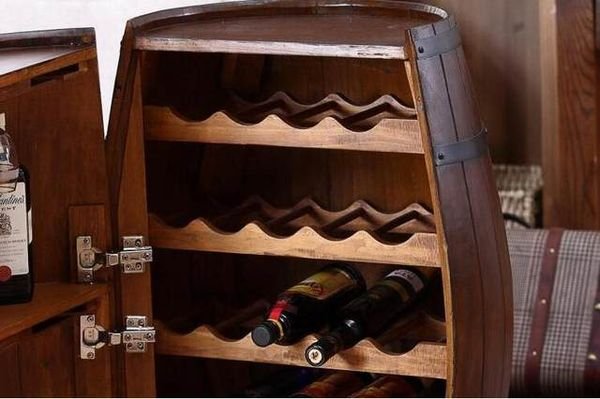 Шкаф для вина из деревянной бочки